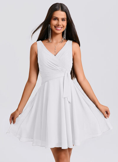 Robe à col en v avec plis en mousseline